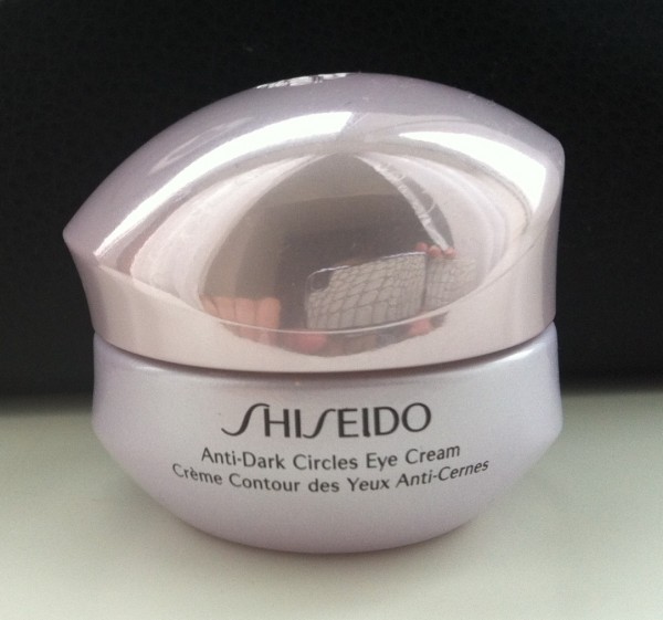 Крем от темных кругов рейтинг. Крем для век шисейдо. Шисейдо крем для глаз от темных кругов. Shiseido 108 Lotus. Шисейдо крем для глаз с ретинолом.