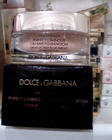 Крема dolce gabbana. Тональный Дольче Габбана. Тональный крем Дольче Габбана. 330 Almond Dolce Gabbana тон. Perfect Luminous creamy Foundation Dolce Gabbana.